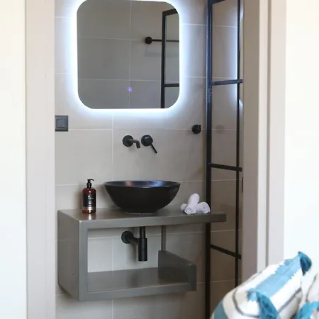 Liotopos فيلة ليكسوري