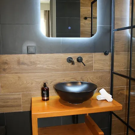 Liotopos فيلة ليكسوري