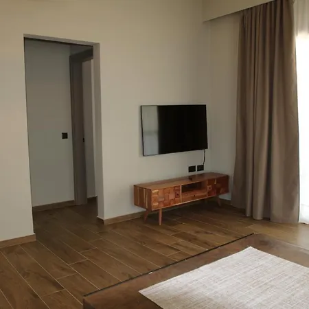 Liotopos فيلة ليكسوري